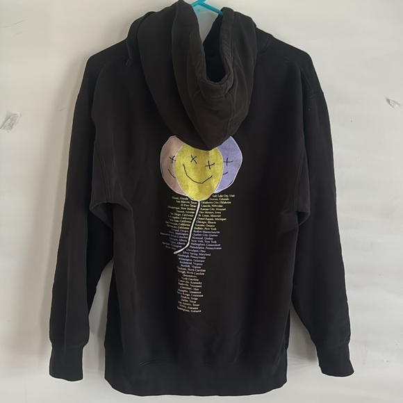 “Memories Don’t Die” Tory Lanez concert sweater - Picture 2 of 2